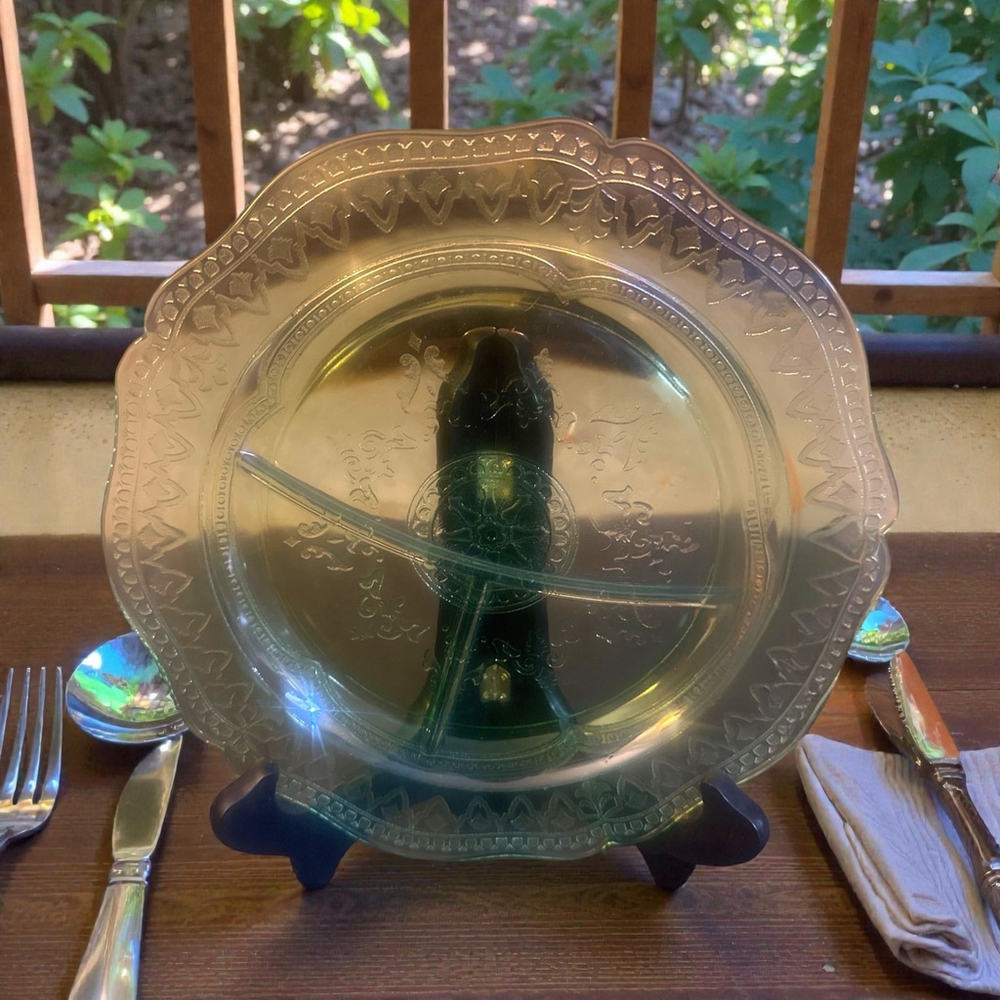 Vintage Depression Era Green Anchor Hocking Princess Uranium Glass Dinner Plate - Picture 2 of 2